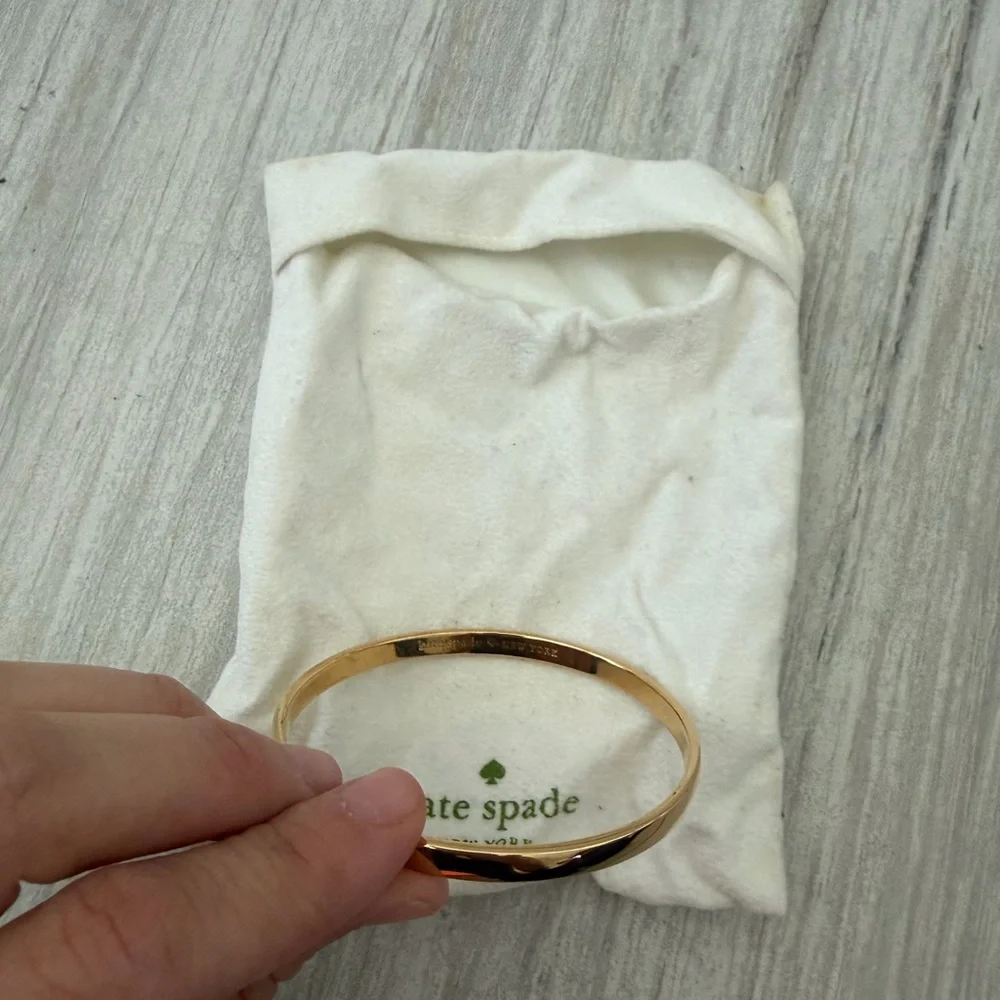 Kate Spade New York idiom heart of gold bangle - Picture 4 of 5